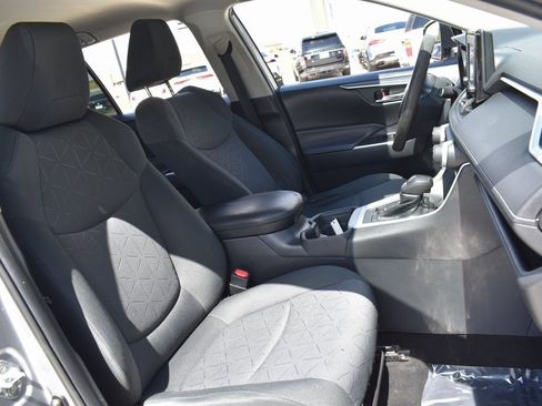 Used 2020 Toyota RAV4 XLE image 19