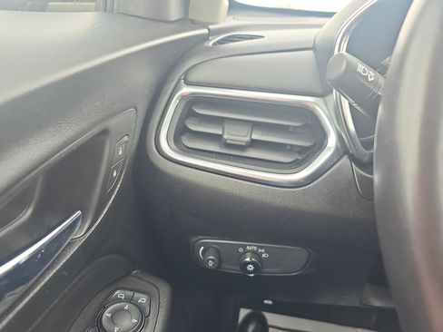 Used 2019 Chevrolet Equinox LT image 21