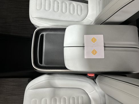 Used 2023 Rivian R1S Adventure AWD/4WD image 31