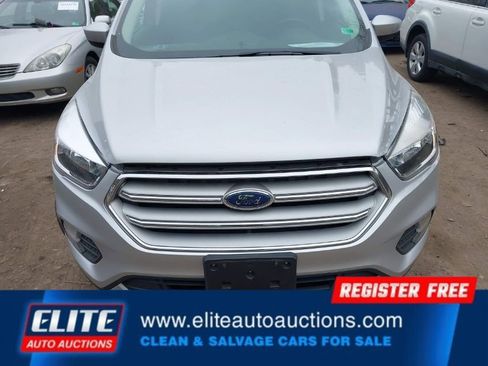 Used 2018 Ford Escape SE w/ Ford Safe & Smart Package image 11
