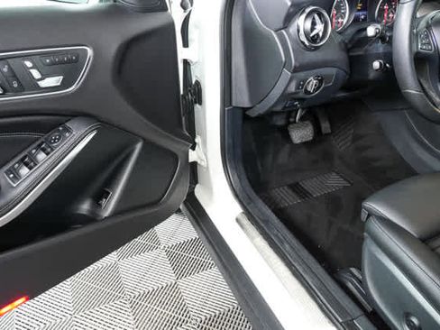 Used 2018 Mercedes-Benz GLA 250 4MATIC image 7