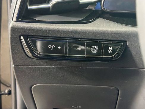 Used 2024 Kia Niro EX FWD image 11