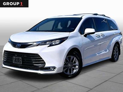 Used 2022 Toyota Sienna XLE