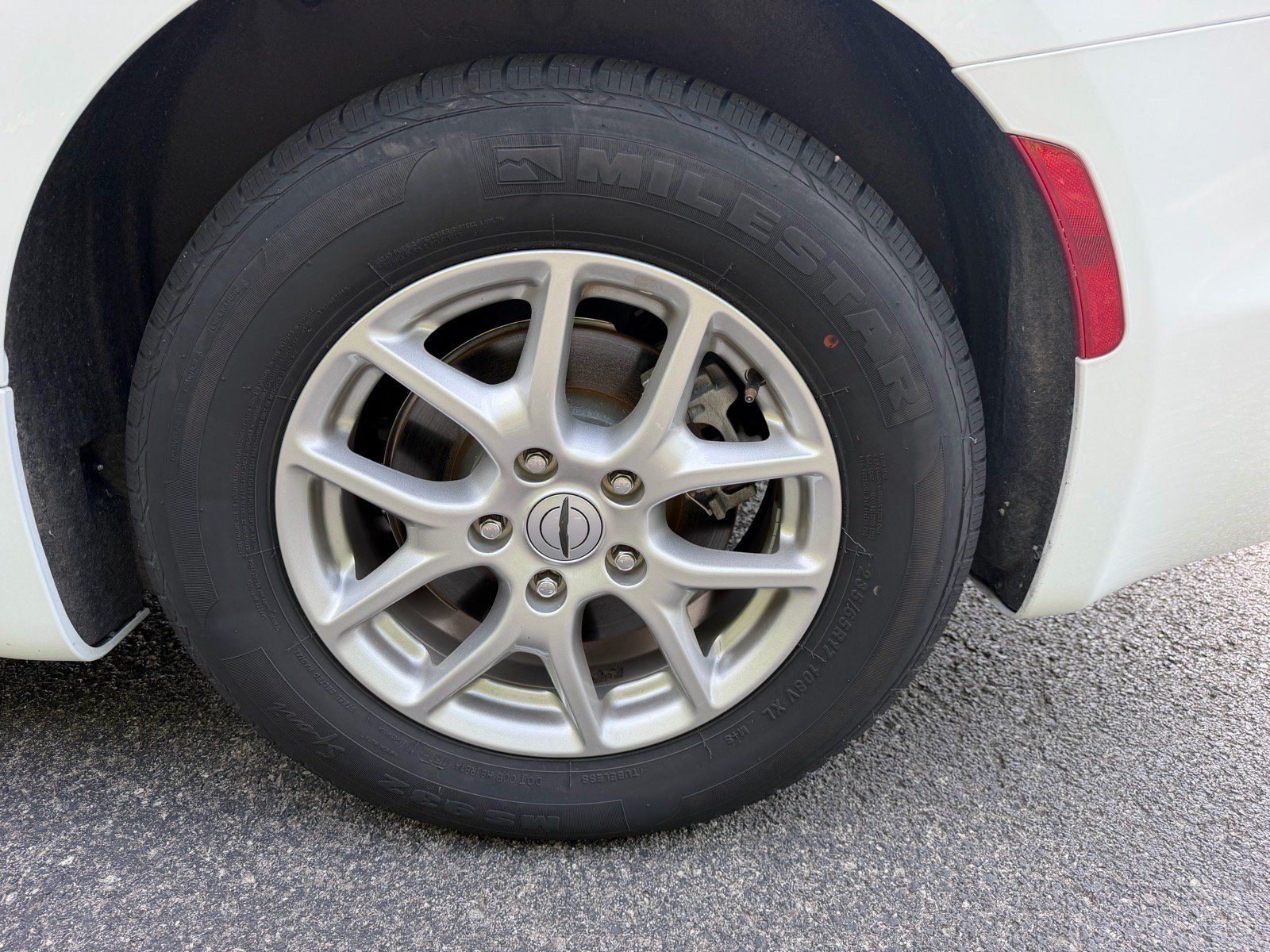 Used 2024 Chrysler Pacifica Touring-L FWD image 20