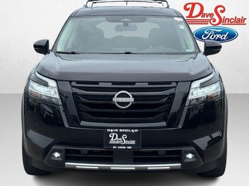 Used 2023 Nissan Pathfinder SL w/ SL Premium Package AWD/4WD image 2
