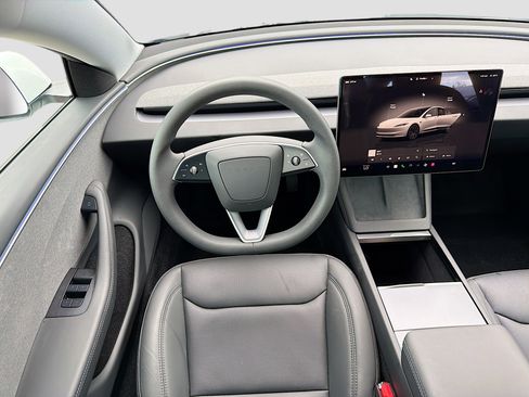 Used 2024 Tesla Model 3 Standard Range image 17