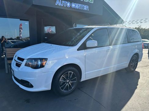 Used 2018 Dodge Grand Caravan GT image 4
