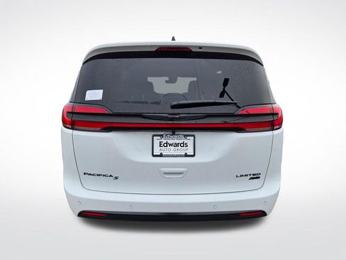 New 2026 Chrysler Pacifica Limited AWD/4WD image 4