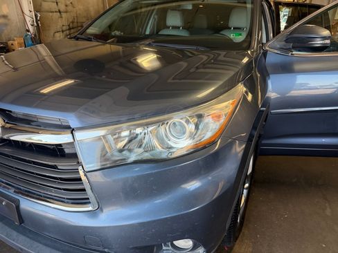 Used 2015 Toyota Highlander Limited AWD/4WD image 30