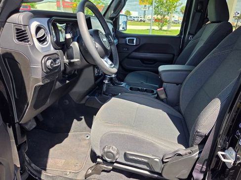 Used 2026 Jeep Wrangler Unlimited Sahara AWD/4WD image 8