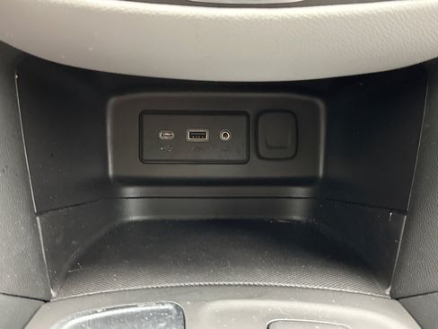 Used 2024 Chevrolet Equinox LT FWD image 23