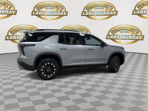 Used 2025 Chevrolet Traverse Z71 w/ Enhanced Driving Package image 3