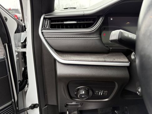 Used 2021 Jeep Grand Cherokee L Overland w/ Luxury Tech Group IV image 23