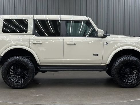 Used 2025 Ford Bronco Outer Banks AWD/4WD image 6