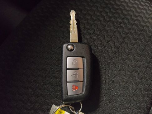 Used 2020 Nissan Rogue Sport S image 32