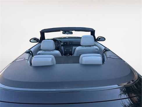 Used 2008 BMW 135i Convertible image 11