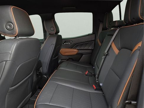 Used 2024 GMC Canyon AT4 w/ AT4 Premium Package image 10