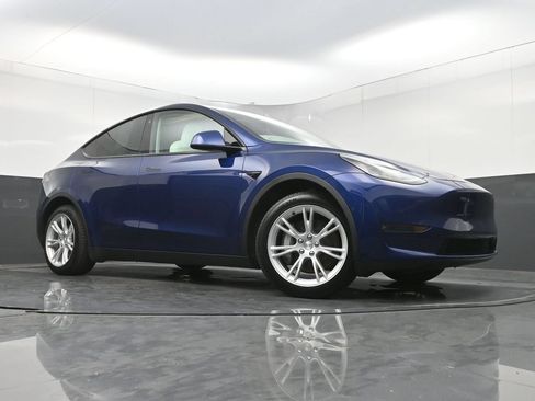 Used 2021 Tesla Model Y Long Range AWD/4WD image 22