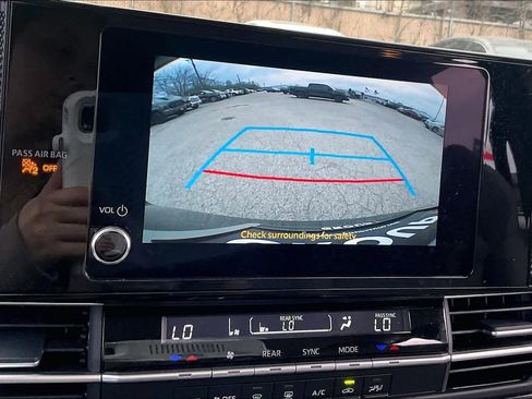 Used 2025 Toyota Sienna LE w/ LE Plus Package image 26