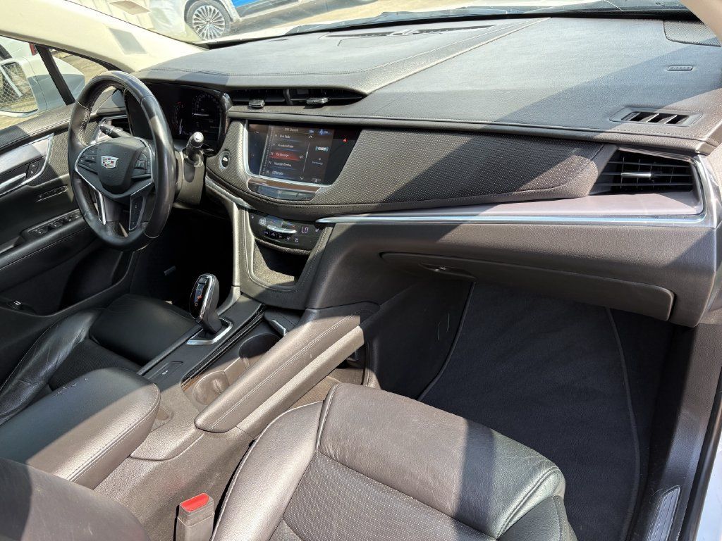 Used 2017 Cadillac XT5 Luxury w/ Driver Awareness Package FWD image 29