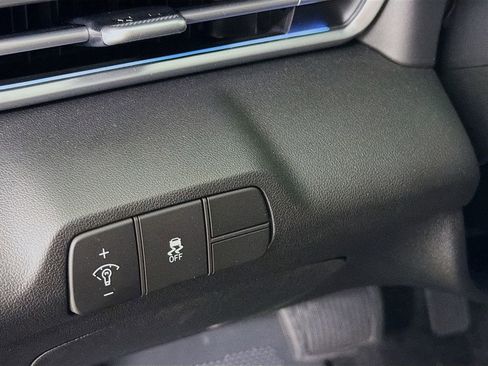 Used 2025 Hyundai Elantra SEL image 12