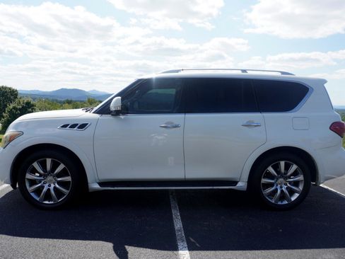 Used 2011 INFINITI QX56 4WD w/ Deluxe Touring Pkg image 4