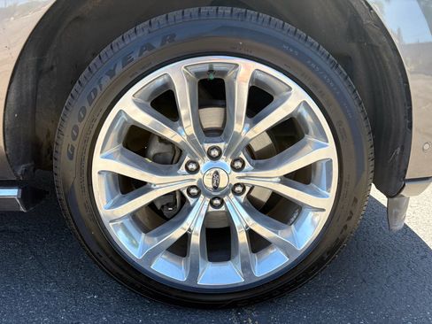 Used 2018 Ford Expedition Max Platinum AWD/4WD image 3