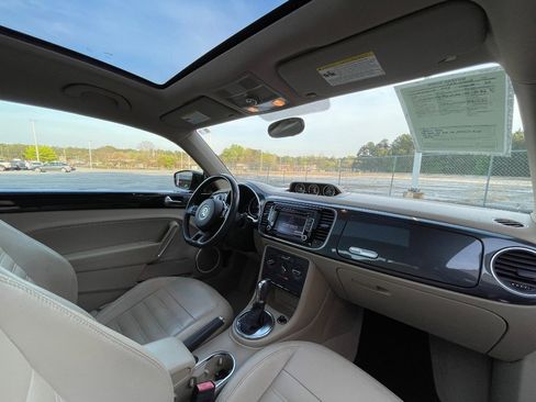 Used 2013 Volkswagen Beetle 2.0T image 22