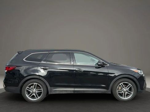 Used 2017 Hyundai Santa Fe AWD image 6