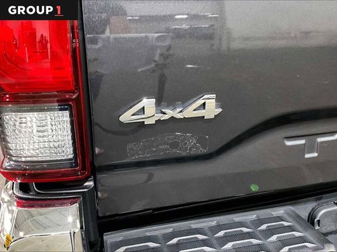 Used 2022 Toyota Tacoma SR5 AWD/4WD image 31
