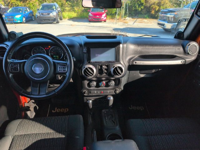 Used 2011 Jeep Wrangler Unlimited Sahara w/ Connectivity Group AWD/4WD image 28