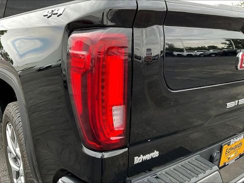 Used 2022 GMC Sierra 1500 SLT AWD/4WD image 23