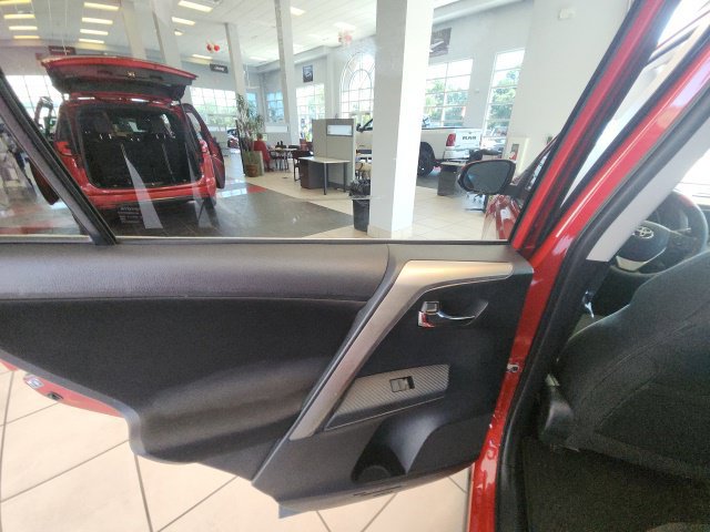 Used 2014 Toyota RAV4 XLE AWD/4WD image 20