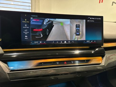 Used 2025 BMW i5 xDrive40 w/ Premium Package image 32