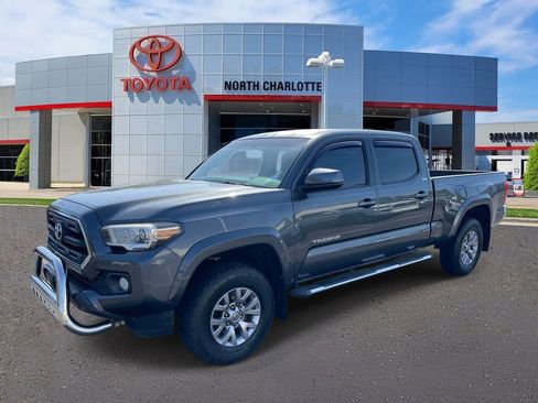 Used 2017 Toyota Tacoma SR5 w/ Tow Package image 4