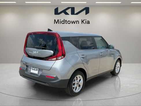 Used 2022 Kia Soul LX w/ Technology Package FWD image 3