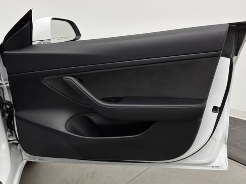 Used 2020 Tesla Model 3 Standard Range Plus image 31