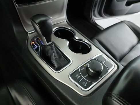 Certified 2021 Jeep Grand Cherokee Limited AWD/4WD image 16