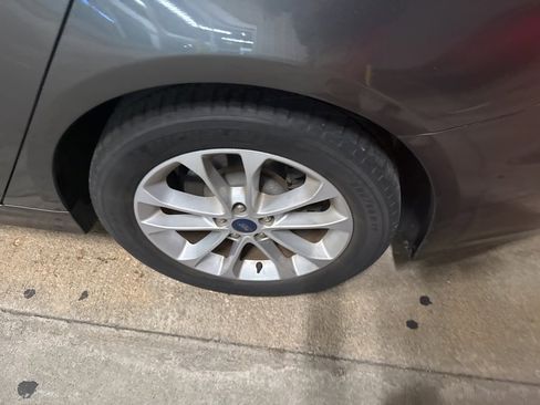 Used 2020 Ford Fusion SE image 22