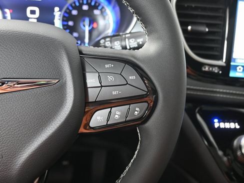 New 2026 Chrysler Pacifica Limited image 40