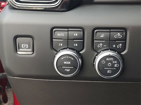 Used 2024 GMC Sierra 2500 AT4 w/ Technology Package image 26