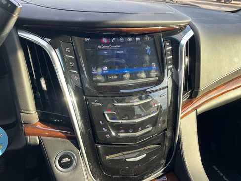 Used 2016 Cadillac Escalade Luxury image 9
