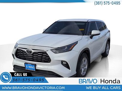 Used 2022 Toyota Highlander LE