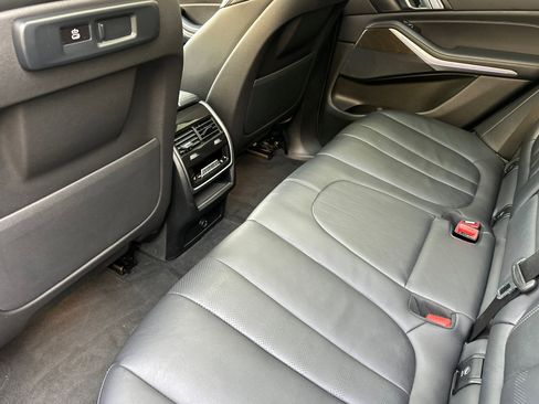 Used 2022 BMW X5 xDrive40i w/ Climate Comfort Package image 4