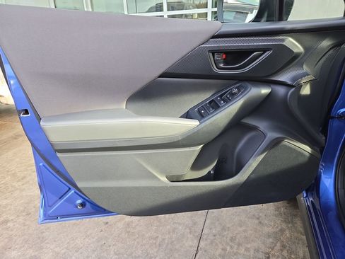 Used 2025 Subaru Crosstrek 2.0i image 12
