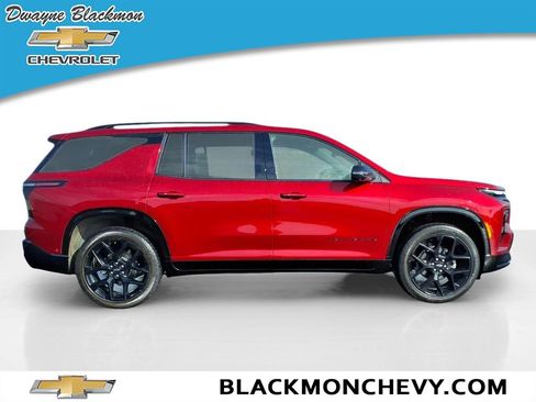 Used 2024 Chevrolet Traverse RS image 2