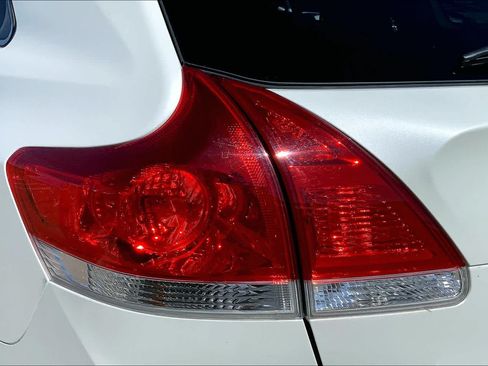 Used 2011 Toyota Venza AWD w/ Premium Pkg #2 image 28