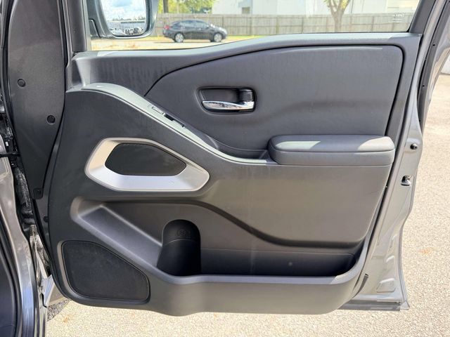 Used 2024 Nissan Frontier SV RWD image 8