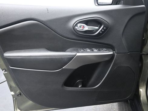 Used 2021 Jeep Cherokee Limited AWD/4WD image 23