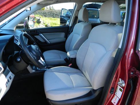 Used 2017 Subaru Forester 2.5i Premium image 12